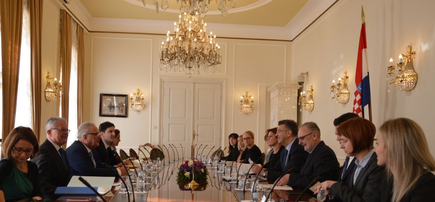 Predsjednik Vlade Plenković s povjerenikom Mimicom 